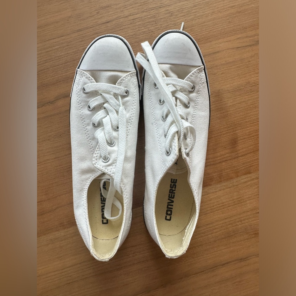 EUC (basically NWOT) Converse thin sole white and navy sneakers, size 9